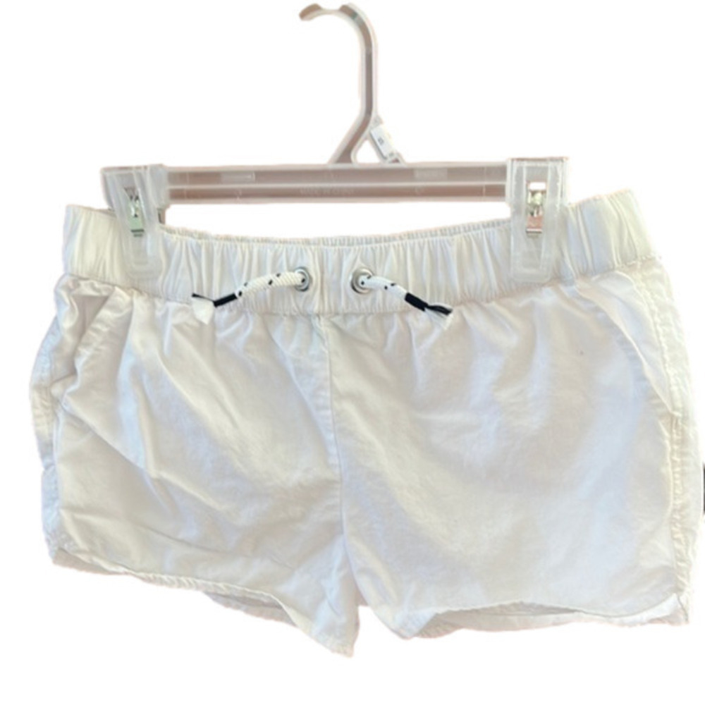 Dip Girl’s white shorts with pockets, size medium 8-10.